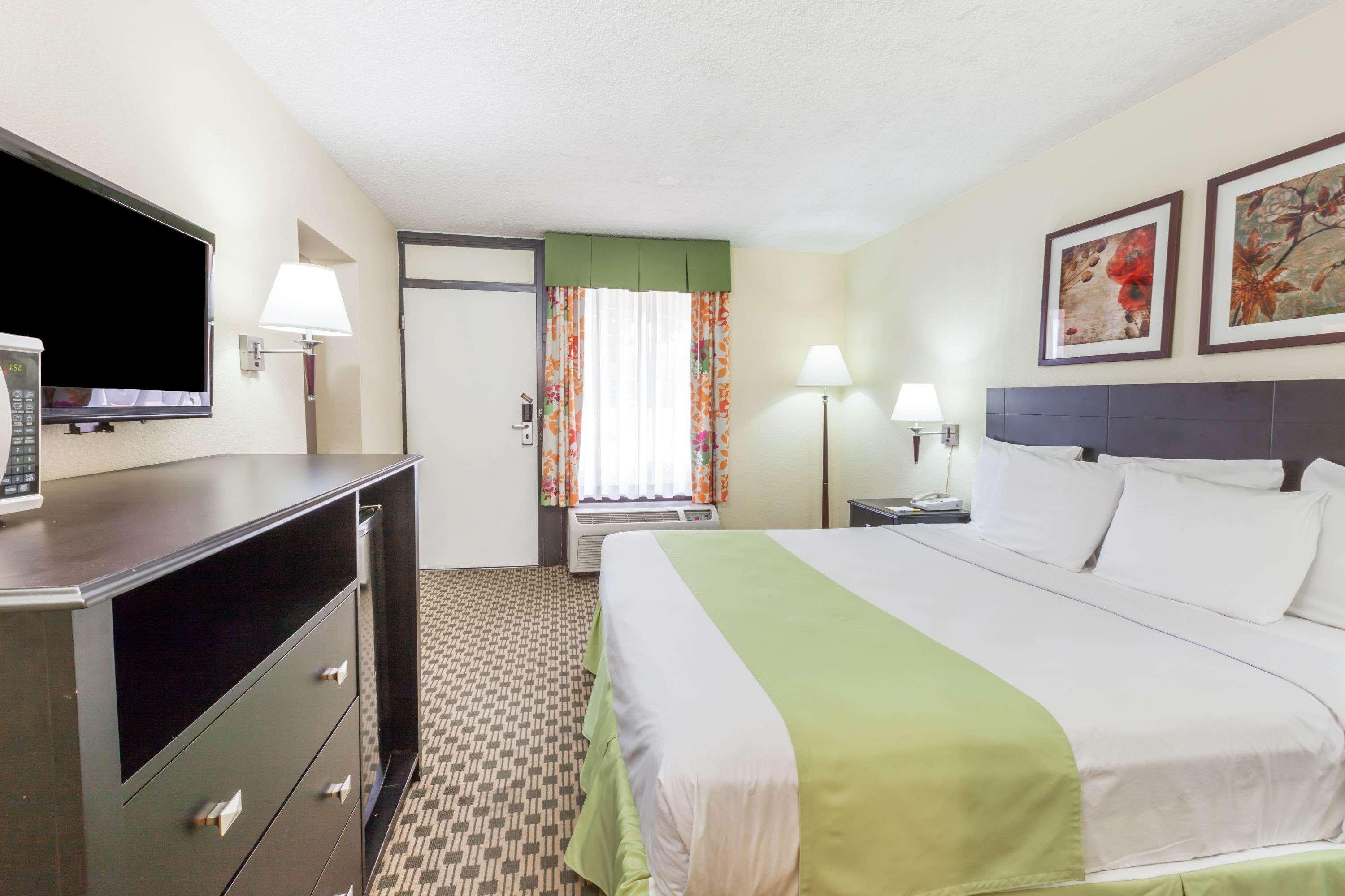 Hotel Surestay By Western Grapevine Dfw North 2*