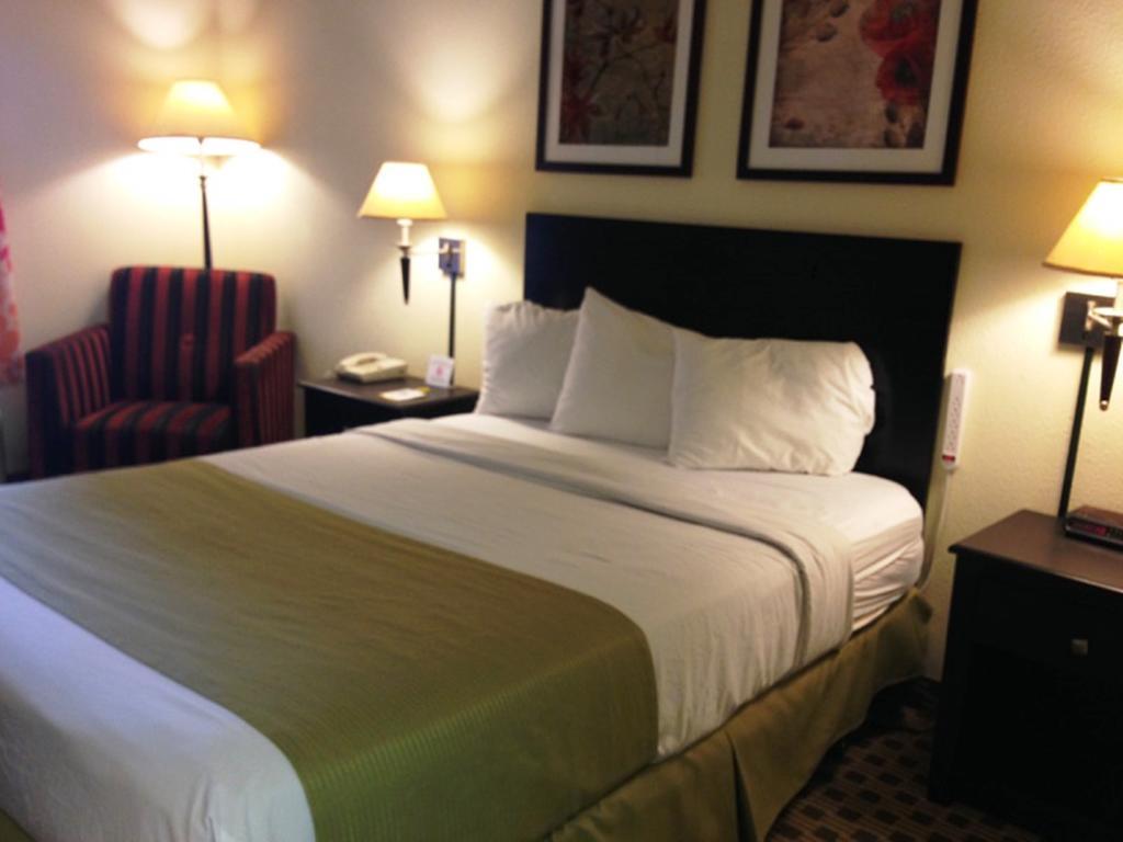 Hotel Surestay By Western Grapevine Dfw North 2*