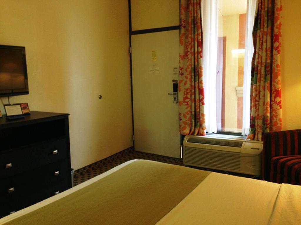 Surestay By Western Grapevine Dfw North Hotel 2*